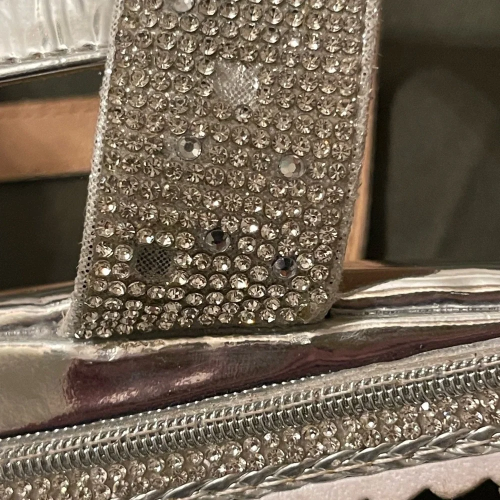 Badgley‎ Mischka Silver Sandals size 4